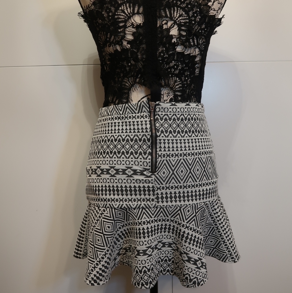 Princess Vera Wang Geometric Ruffle Mini Skirt Black White Boho Aztec Juniors Me - Picture 2 of 10